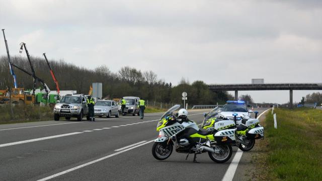 Operativo de la Guardia Civil de Tráfico en Lugo.