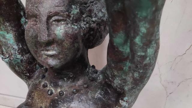 Imagen de la escultura con forma de ninfa robada.