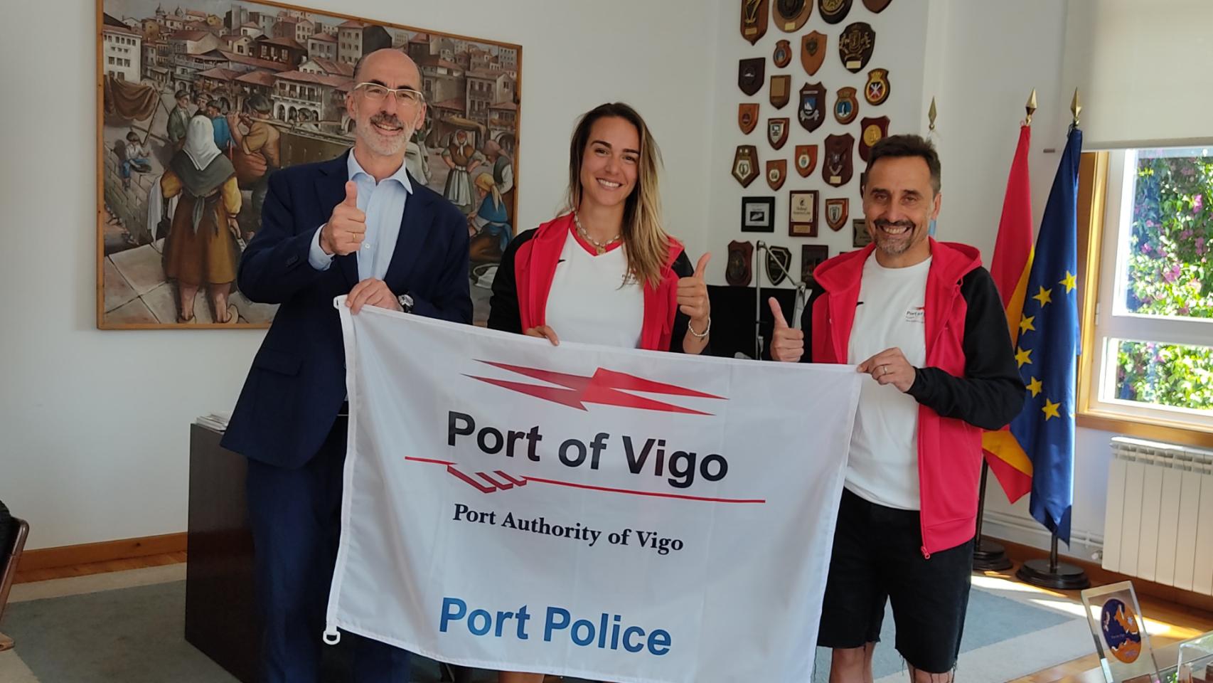 El presidente de la Autoridad Portuaria, Jesús Vázquez Almuiña, Tania Valverde y Carlos Adán.