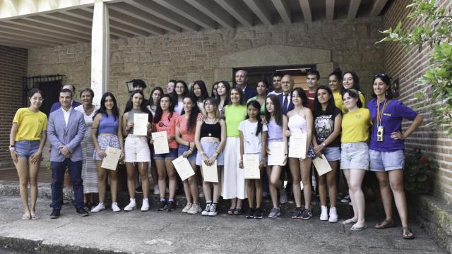 Rocío Lucas visita el poblado La Rachita de Iberdrola en Villarino