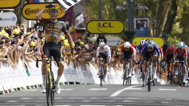 Christophe Laporte celebra su triunfo en Cahors.
