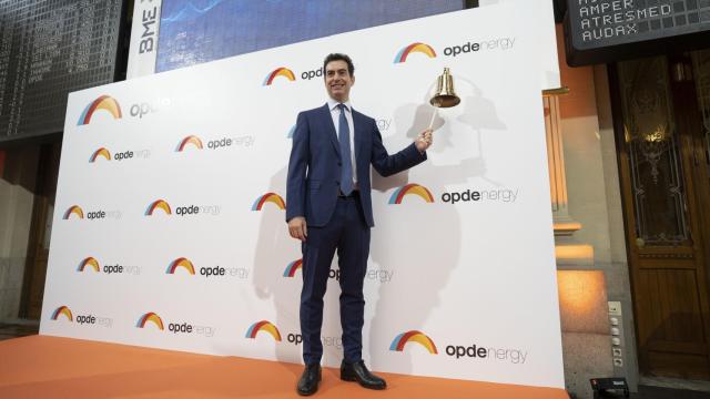 Luis Cid, CEO de Opdenergy, durante el toque de campana en la salida a bolsa de la compañía.