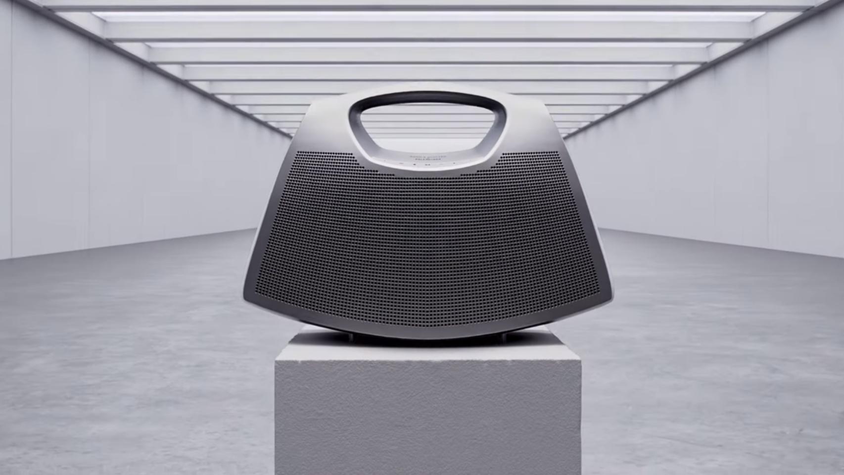 Así es el altavoz de Balenciaga y Bang & Olufsen.