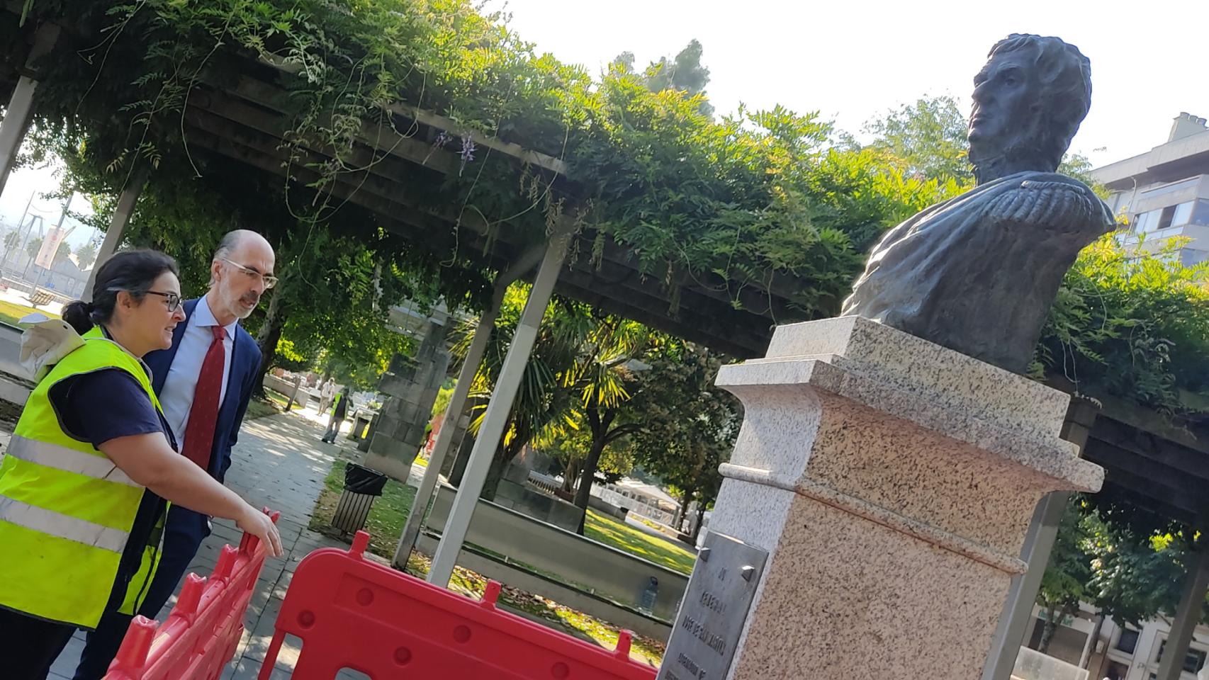 El Puerto de Vigo restaura varias esculturas de los jardines del Paseo de Las Avenidas