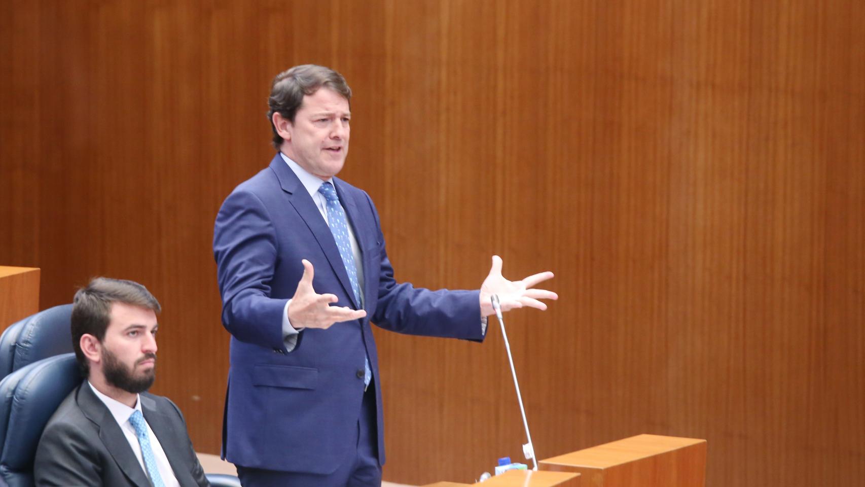 Alfonso Fernández Mañueco junto a Juan García-Gallardo