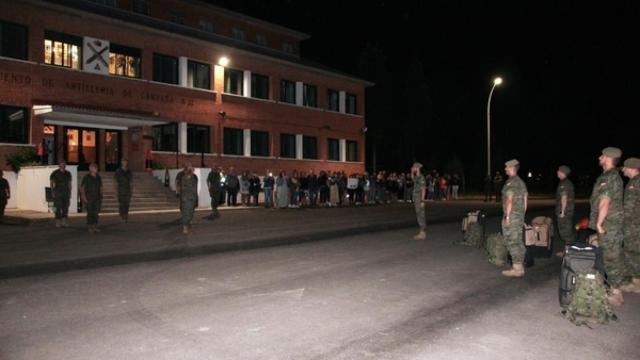 ICAL. Los militares del Regimiento de Artillería Lanzacohetes de Campaña 63 del Mando de Artillería de Campaña, con sede en la base Conde de Gazola de San Andrés del Rabanedo (León), regresan a casa tras participar durante cuatro meses y medio en una misión internacional en Letonia