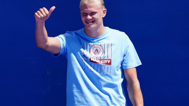 Erling Haaland durante su presentación con el Manchester City