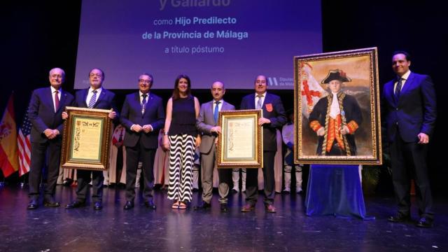 Momento de la presentación del retrato.