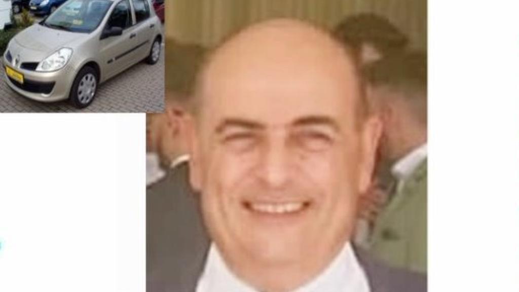 Juan Miguel Isla y su coche.