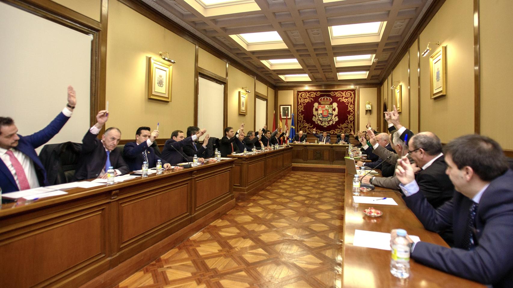 Imagen de archivo de un pleno de la Diputación de Ávila.