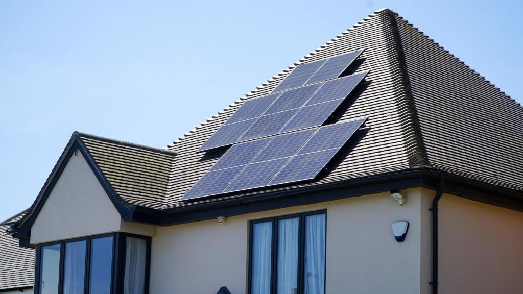 Placas solares en una casa