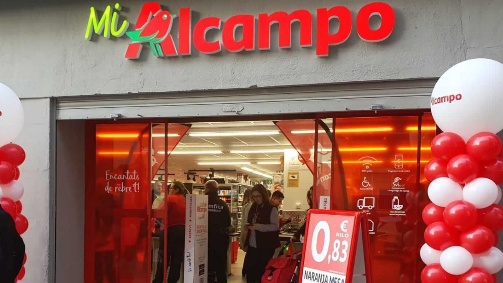 Fachada de Alcampo.