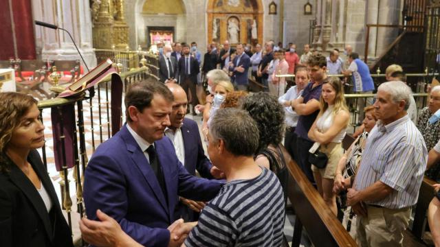 Alfonso Fernández Mañueco en la eucaristía