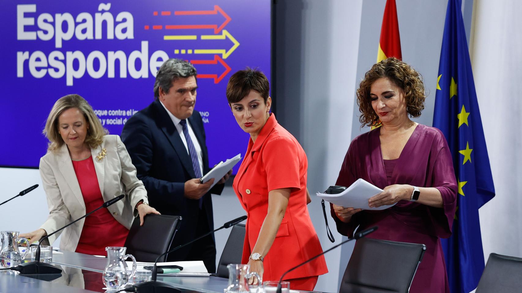 Nadia Calviño, José Luis Escrivá, Isabel Rodríguez y María Jesús Montero, en la rueda de prensa posterior al Consejo de Ministros.