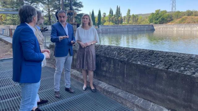 La consejera de Medio Ambiente, Vivienda y Agricultura, Paloma Martín, durante una visita al proyecto.