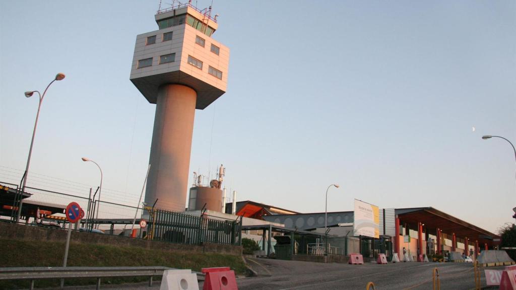Torre de control del aeropuerto de Vigo.