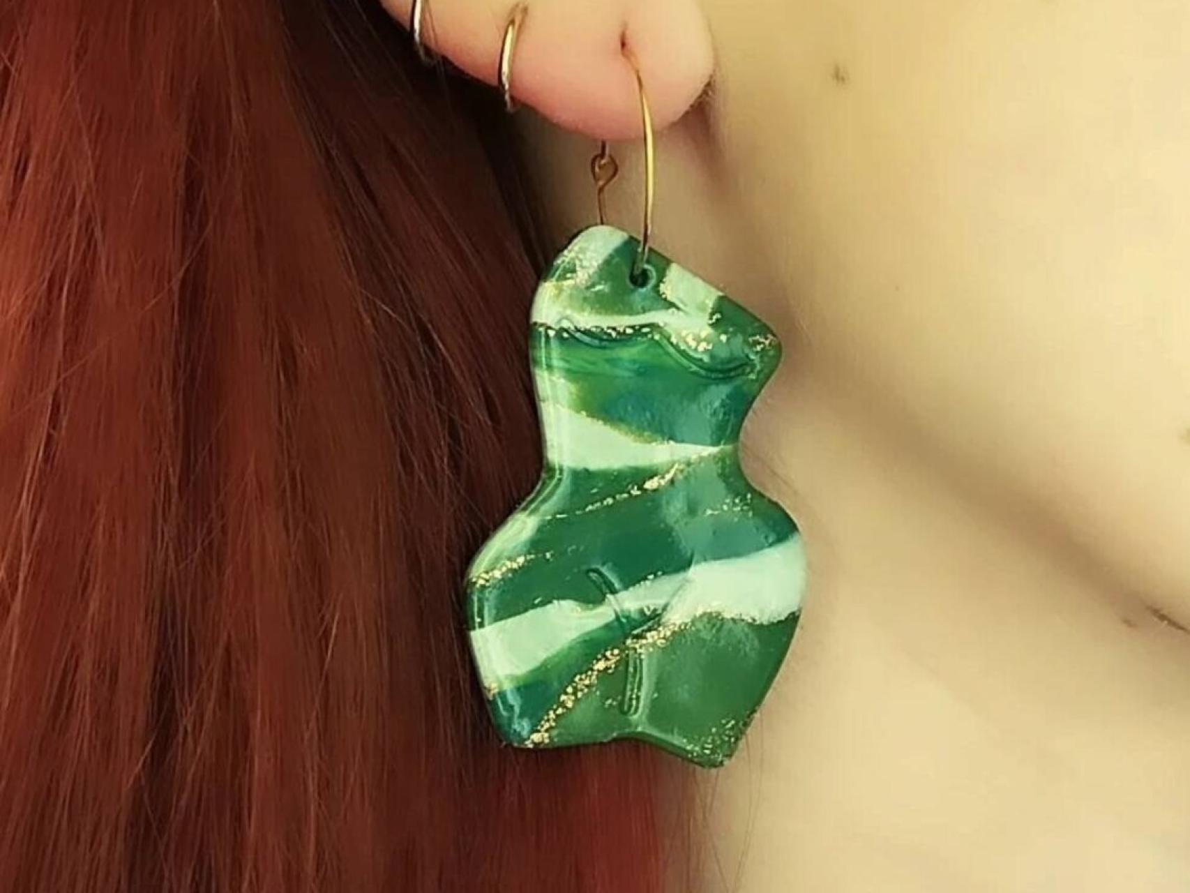 Pendientes hechos a mano con arcilla polimérica por Ablaira.