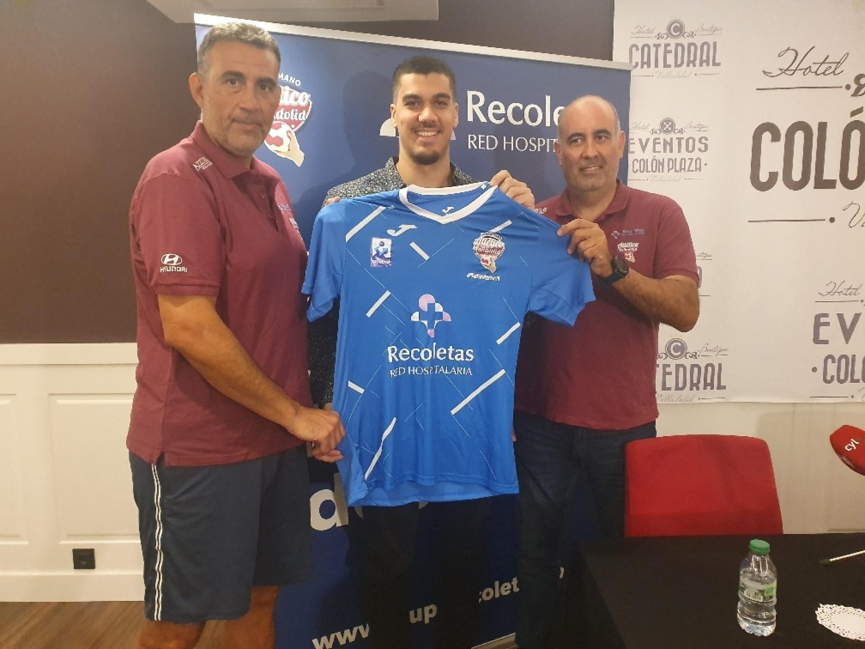 Presentación de José De Toledo en el Atlético Valladolid, este miércoles.