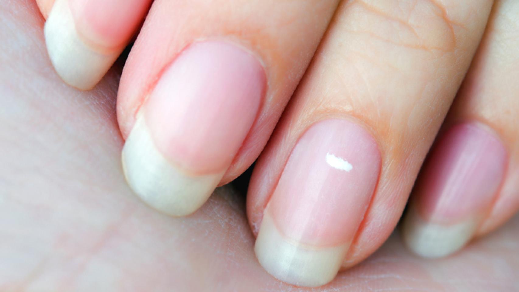 Esmalte de uñas en gel o semipermanente, aprende a quitarlo sin salir de casa.