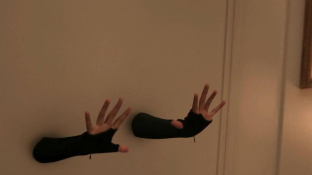 Mira se funde con 'Irma Vep'.