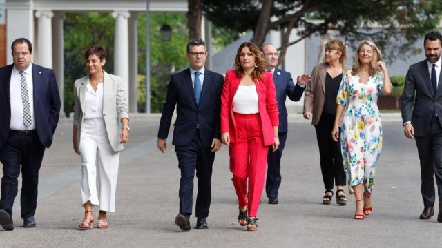 Joan Ignasi Elena, Isabel Rodríguez, Félix Bolaños, Laura Vilagrà, Miquel Iceta, Natàlia Garriga, Yolanda Díaz y Roger Torrent, en Moncloa.