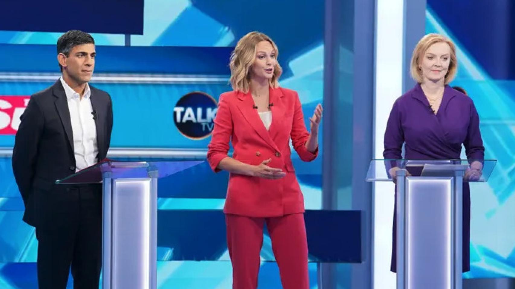 Rishi Sunak y Liz Truss durante el debate, moderado por la periodista Kate McCann.