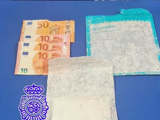 La Policía Nacional detiene a un varón por un delito contra la salud pública