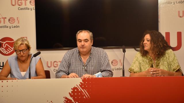 Pilar Gutiérrez junto a Tomás Pérez y Victoria Zumalacárregui