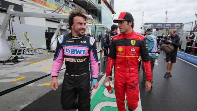 Fernando Alonso y Carlos Sainz antes de una carrera
