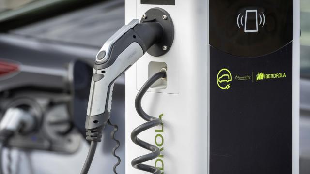 Iberdrola instalará con BP hasta 11.000 puntos de recarga rápida y ultrarrápida en España y Portugal hasta 2030.