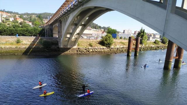 Paddle surf en el río Lérez.