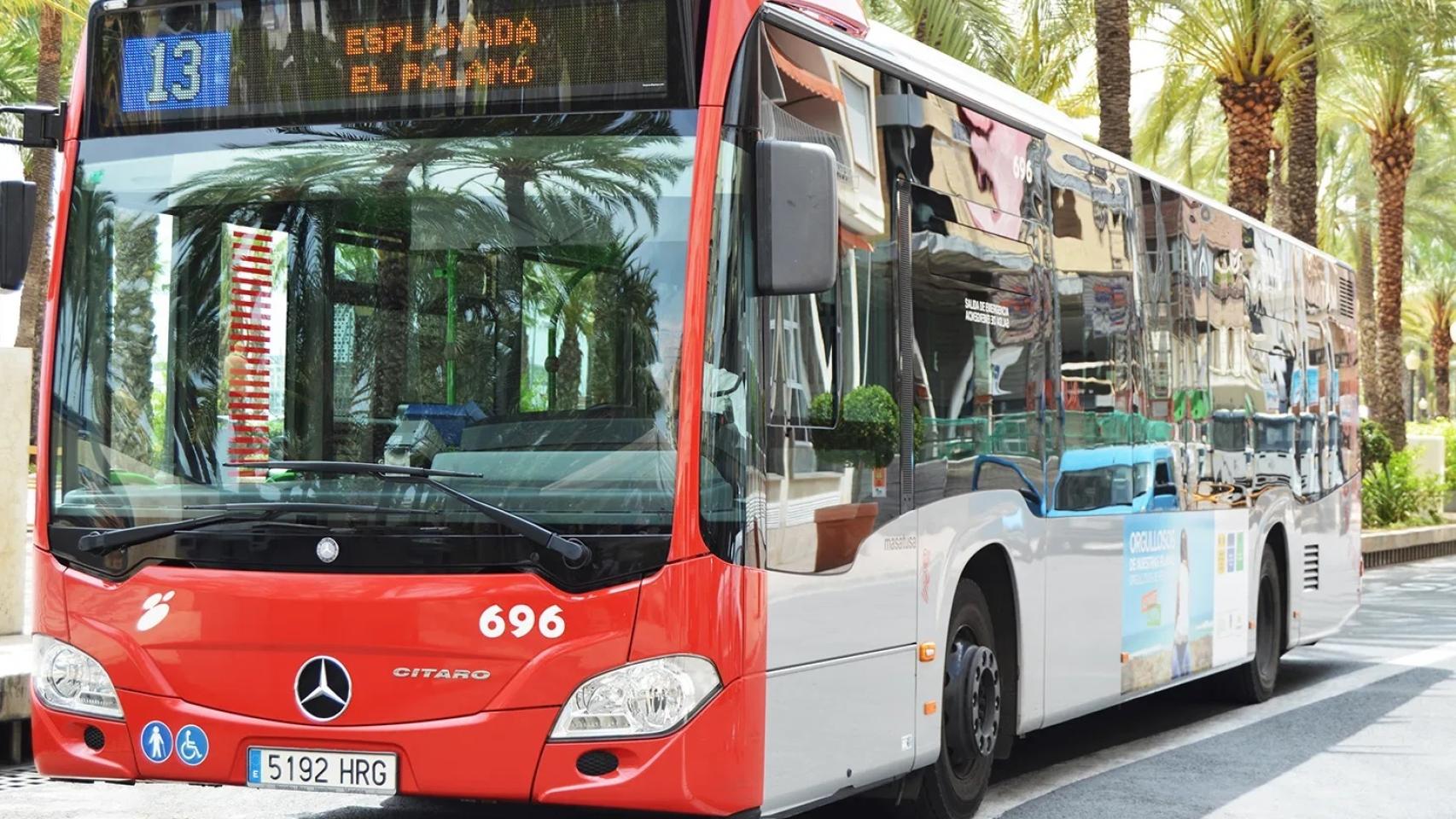 Un autobús urbano de Alicante, en imagen de archivo.
