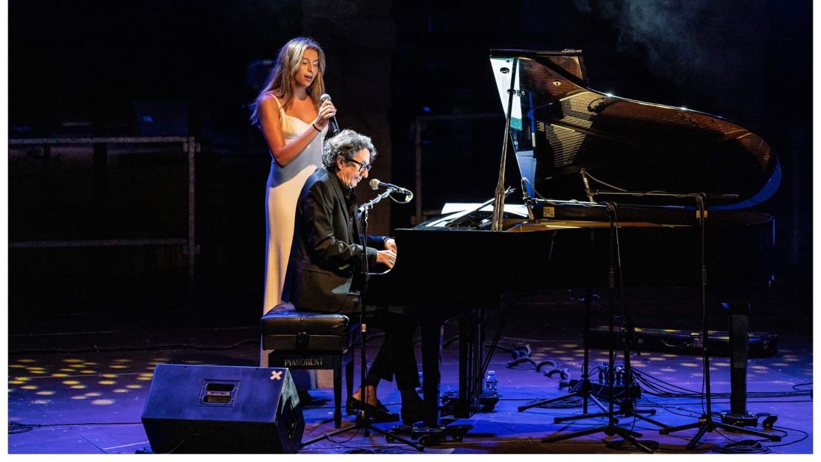 Una imagen del concierto del pianista Arturo Pareja-Obregón junto a Carmen Puente