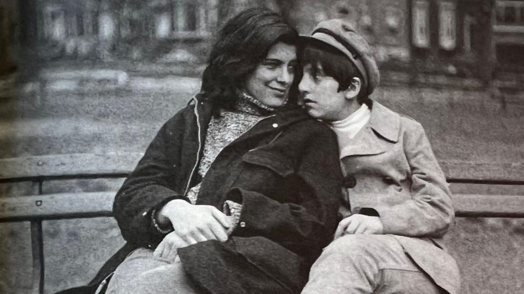 Susan Sontag y su hijo.