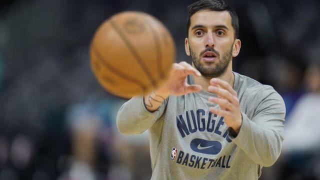 Facundo Campazzo en un calentamiento con los Denver Nuggets