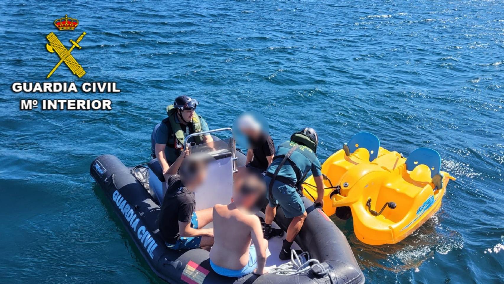 Rescate de tripulantes a tres millas de Sanxenxo.