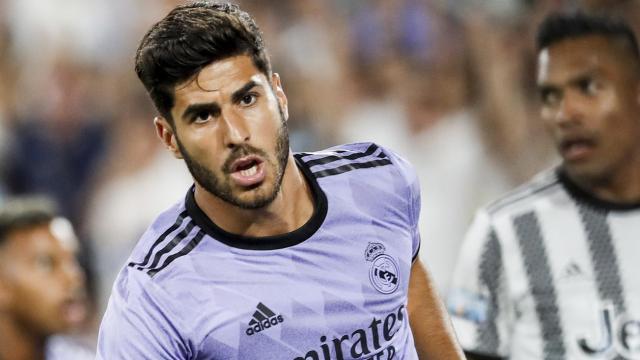Marco Asensio, celebrando un gol con la camiseta morada del Real Madrid