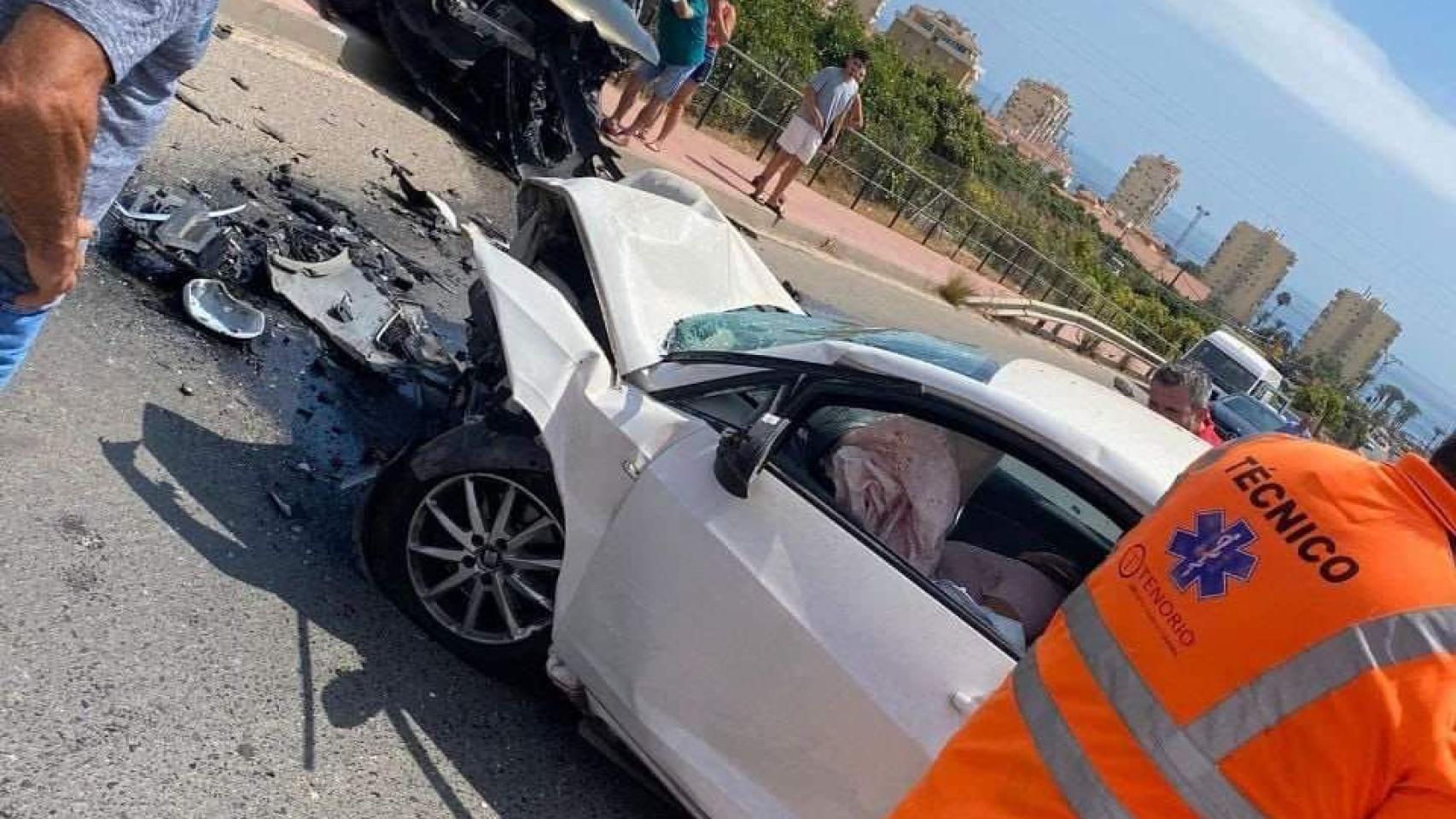 Accidente mortal por la colisión frontal de dos turismos en Algarrobo