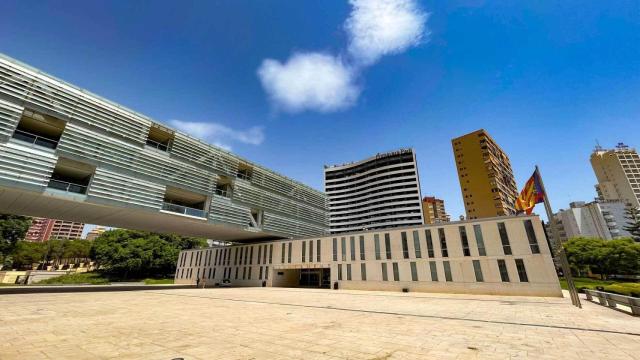 Fachada del Ayuntamiento de Benidorm.