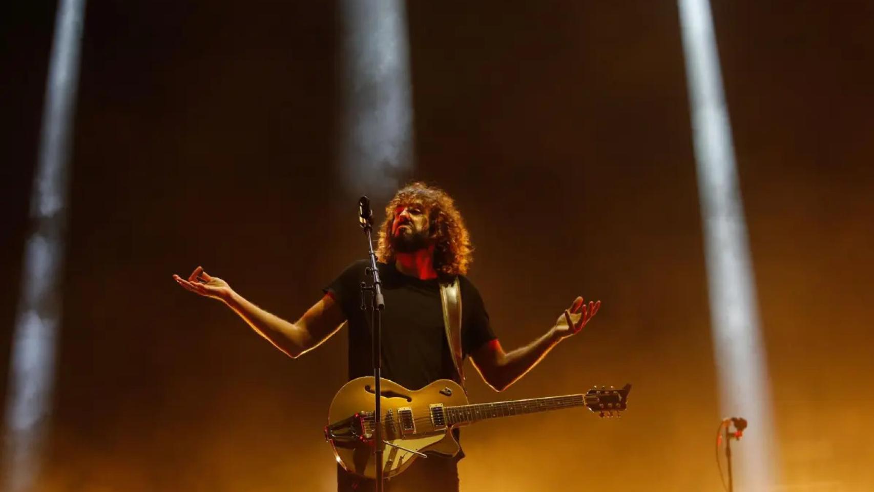 El cantante Mikel Izal durante el concierto del pasado domingo.