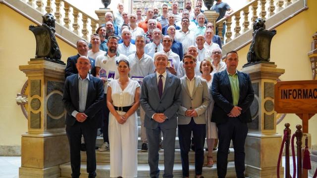 López Nieto, primera fila a la izquierda, y De la Torre, a la misma altura en el centro.