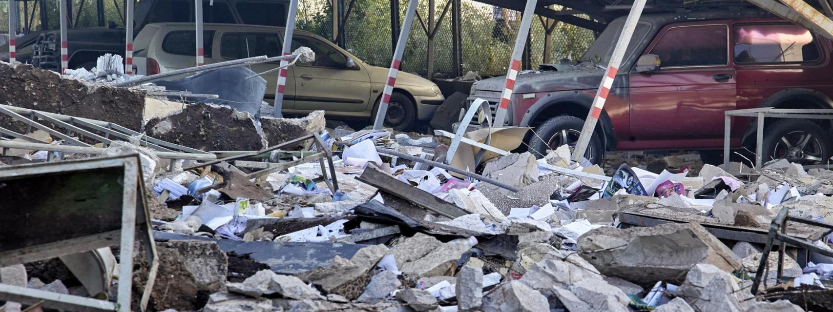 Los escombros de un edificio en Járkov.