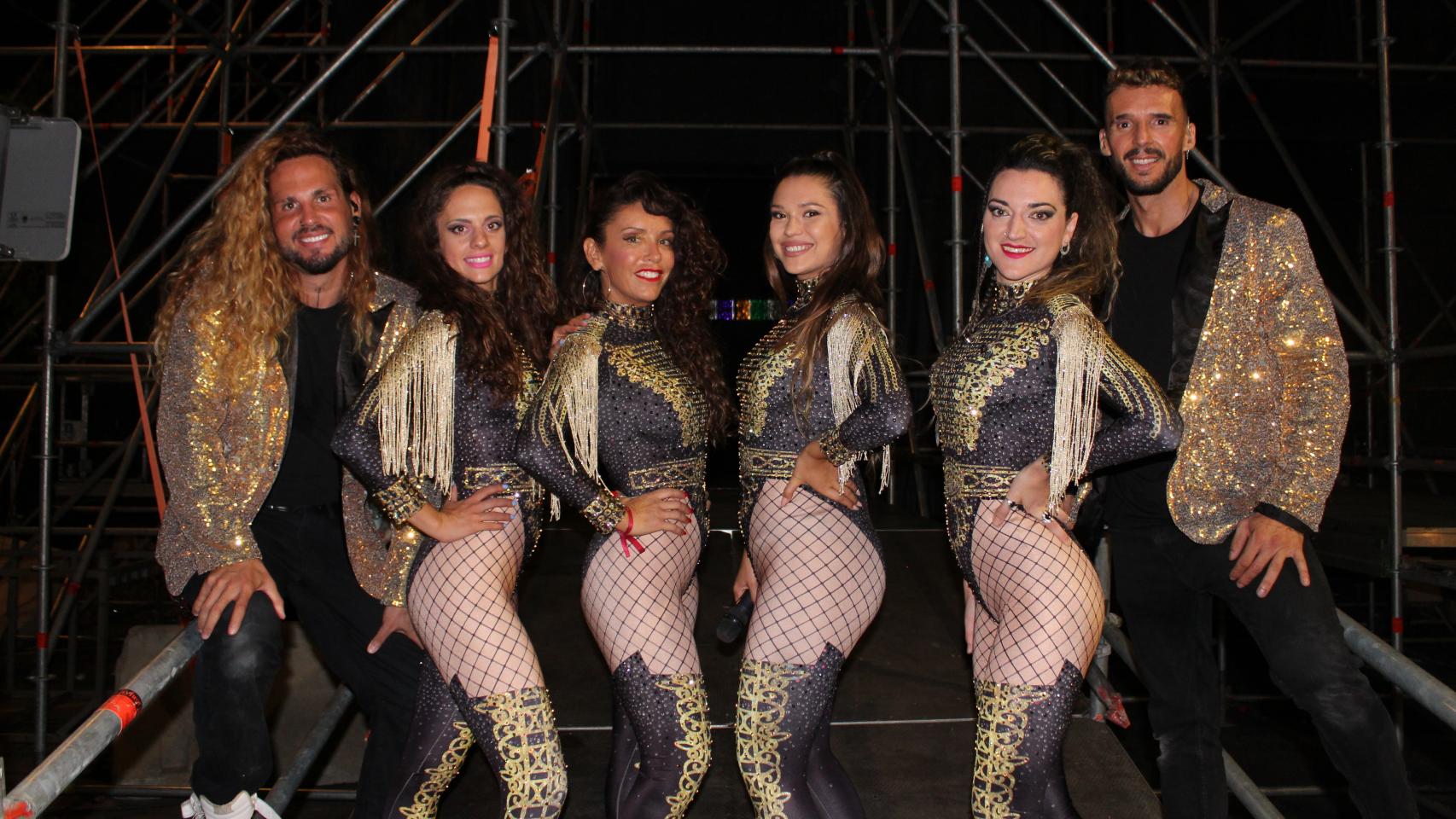 Los miembros de la orquesta Máxims durante el descanso de su actuación.