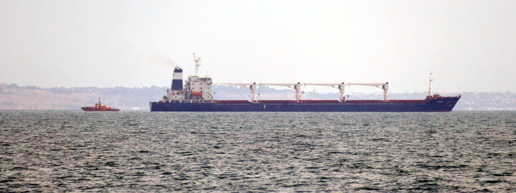 Barco 'Razoni', con bandera de Sierra Leona, con miles de toneladas de trigo ucraniano.