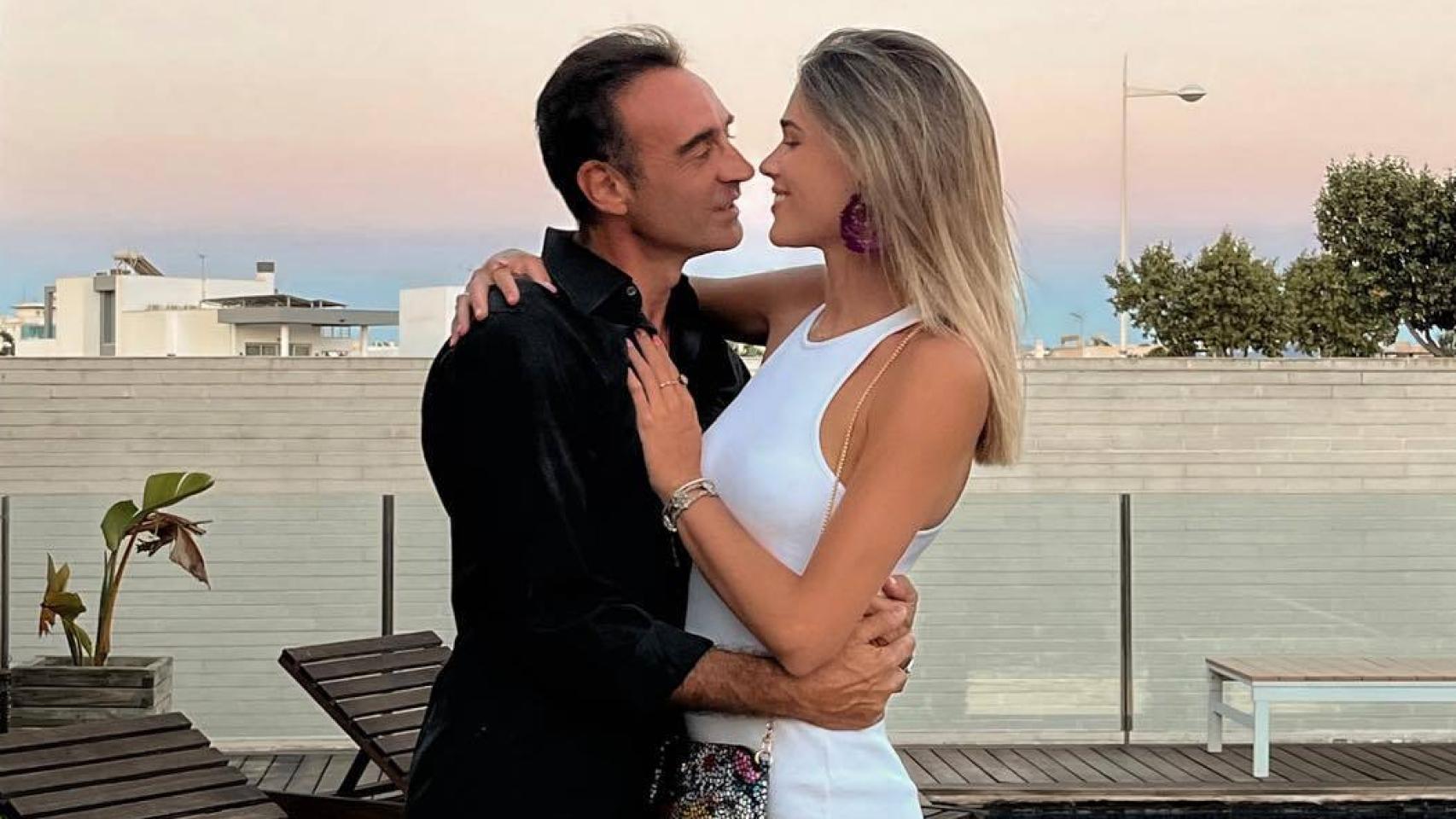 Imágenes del día: la foto de Ana Soria que hace saltar las alarmas de boda con Enrique Ponce