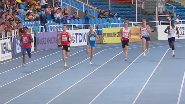 Un atleta corre sin calzoncillos en el Mundial sub20 y queda último por no poder sujetarse el pene