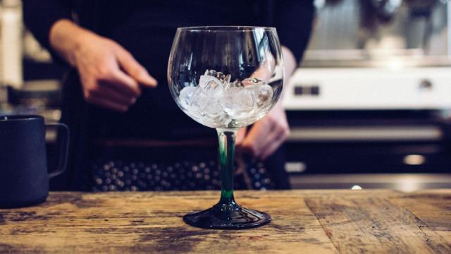 Imagen de archivo de una copa con hielo.