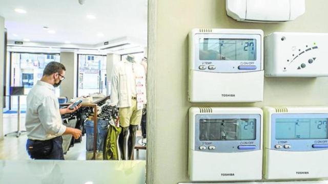 Los comercios ahorrarán un 10% en la factura de la luz sólo cambiando el aire de 24 a 27 grados