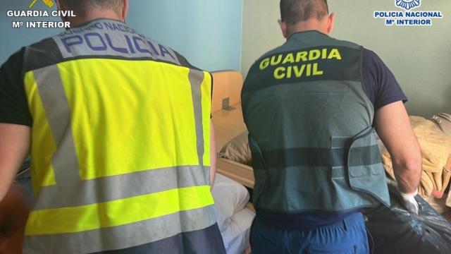 Uno de los registros realizados por la Policía Nacional y la Guardia Civil.