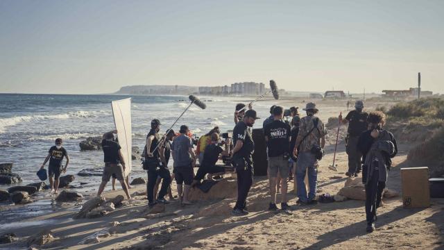 Un rodaje en la playa alicantina.